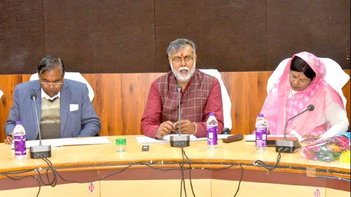 पारदर्शिता के साथ जिम्मेदारियों का निर्वहन करें- ग्रामीण विकास मंत्री श्री पटेल